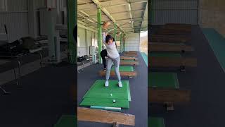 スイングチェックしてたらうしろの貞子が気になった💦