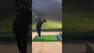 飛ぶ男子ゴルファーのドライバーを女子が打ってみた‼️