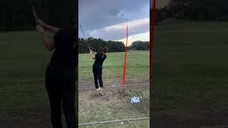 風の中の４アイアン練習